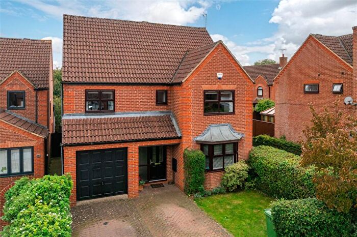 4 Bedroom Detached House For Sale In Paxton Crescent, Shenley Lodge, Milton Keynes, Buckinghamshire, MK5