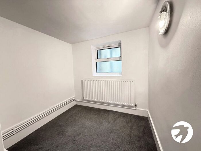 2 Bedroom Flat For Sale In Cressingham Road, London, SE13