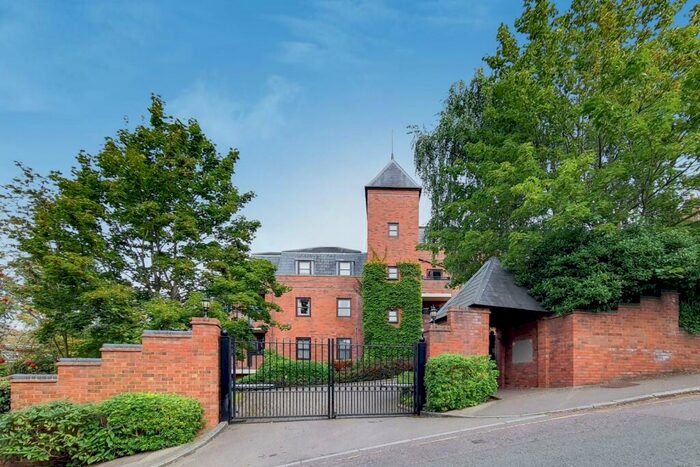 2 Bedroom Flat To Rent In Roxborough Park, Harrow On The Hill, Harrow, HA1