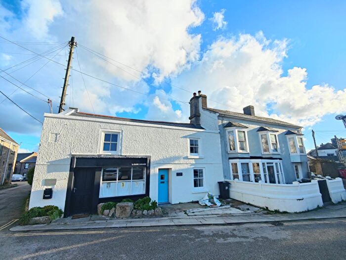 3 Bedroom Property To Rent In Bank Square, Penzance, TR19