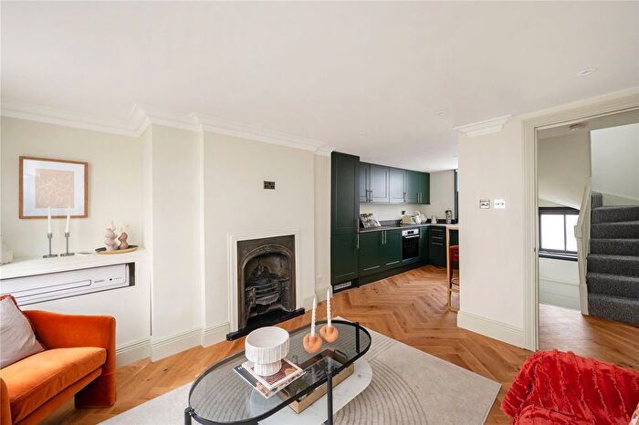 2 Bedroom Maisonette To Rent In Avery Row, London, D T, W1K