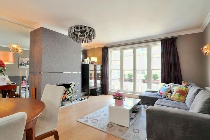 2 Bedroom Flat To Rent In Redcliffe Mews, Chelsea, SW10