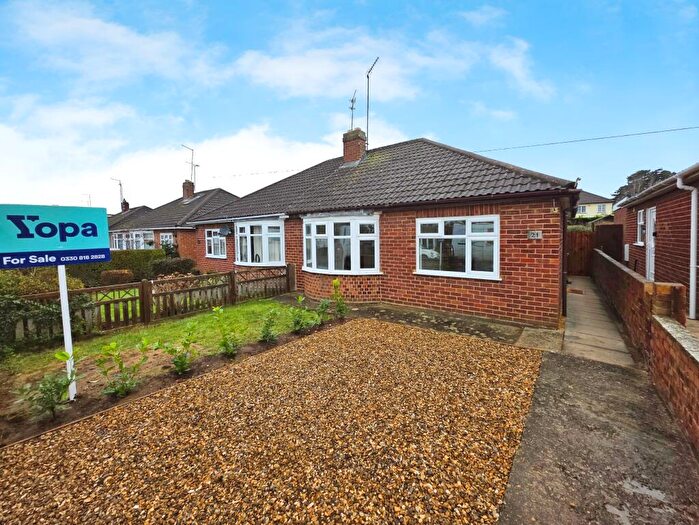 2 Bedroom Semi-Detached Bungalow For Sale In Crawford Avenue, Northampton, NN5