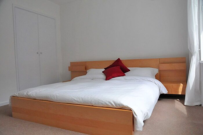 2 Bedroom Flat To Rent In Lymer Avenue, London, SE19