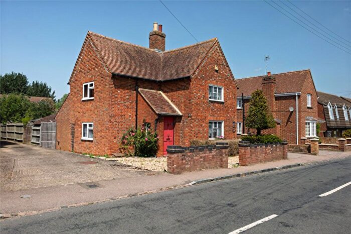 4 Bedroom Detached House For Sale In High Street, Pulloxhill, Bedfordshire, MK45