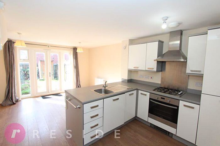 2 Bedroom Town House For Sale In Avoncliffe Close, Queensway, Rochdale, OL11