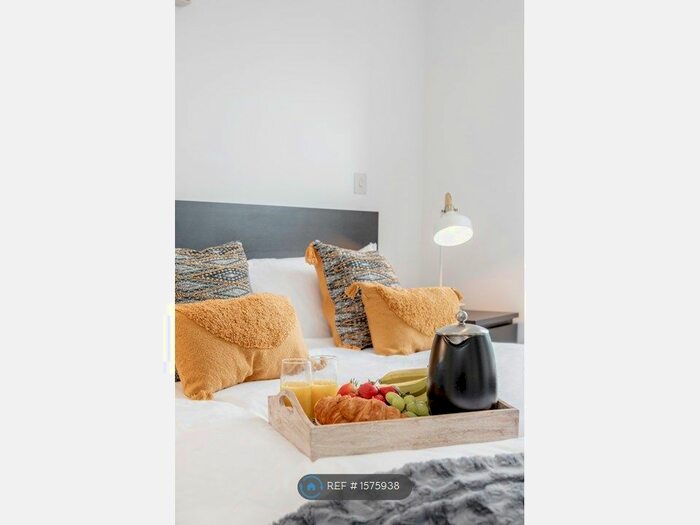 1 Bedroom Flat To Rent In Dance Square, London, EC1V