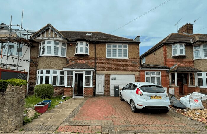 5 Bedroom Semi-Detached House To Rent In Burns Way, Heston, Hounslow, TW5