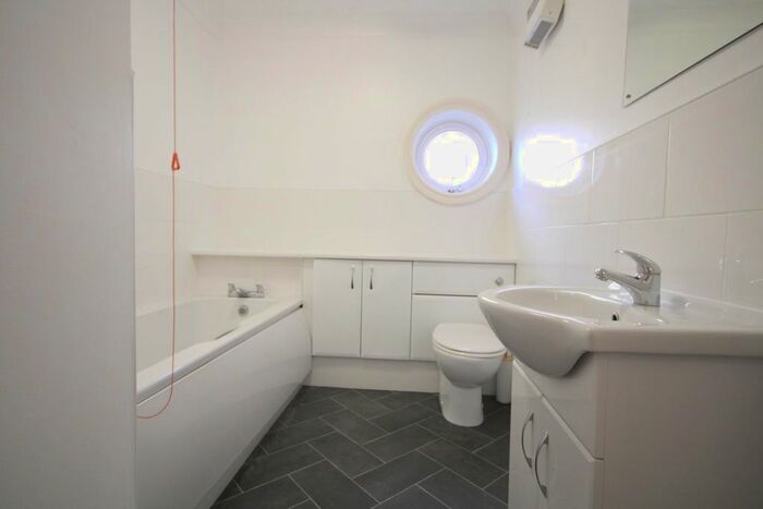 2 Bedroom Flat To Rent In Church Square Mansions, Harrogate, HG1