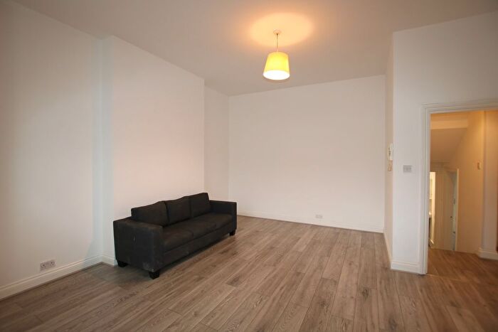 1 Bedroom Flat To Rent In St Pauls Avenue, Willesden Green, London, NW2