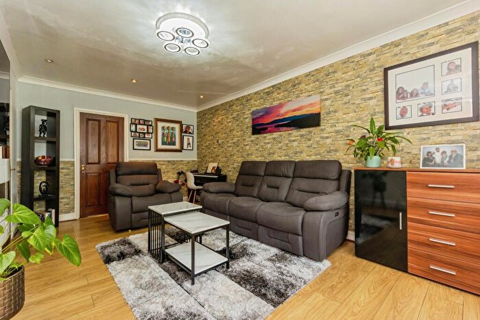 3 Bedroom Terraced House For Sale In Elsdon Drive, Manchester, M18