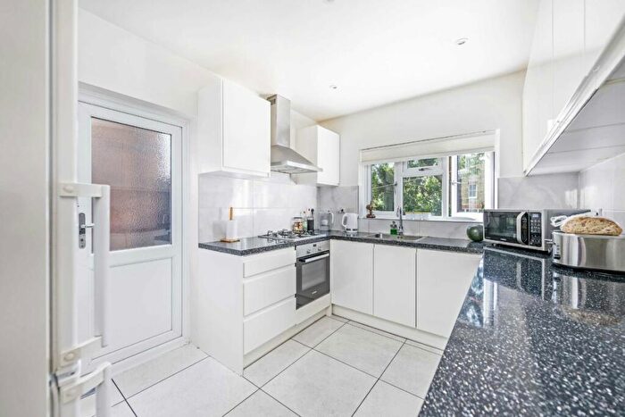 3 Bedroom House To Rent In Howcroft Crescent, Finchley, N3