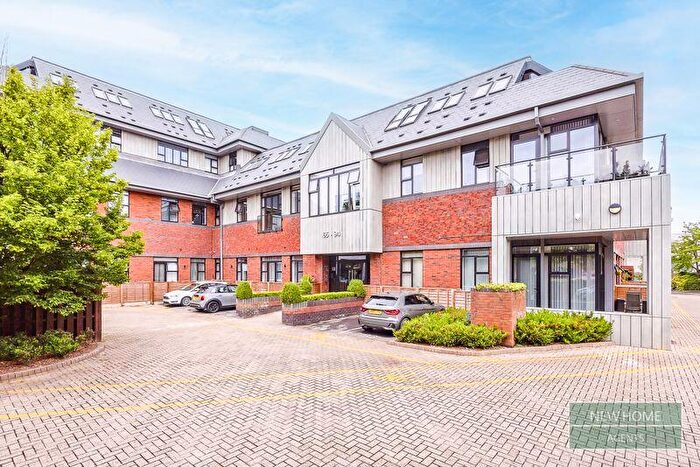 1 Bedroom Flat For Sale In Wells Court, Albert Drive, Woking, GU21