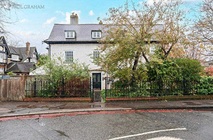 2 Bedroom Apartment For Sale In Westcroft Road, Carshalton, SM5