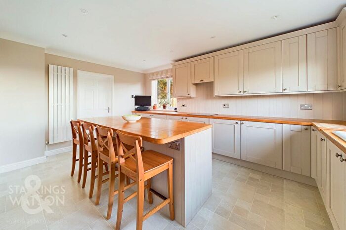 4 Bedroom Detached House For Sale In Broadland Views, Burnt House Road, Cantley, NR13