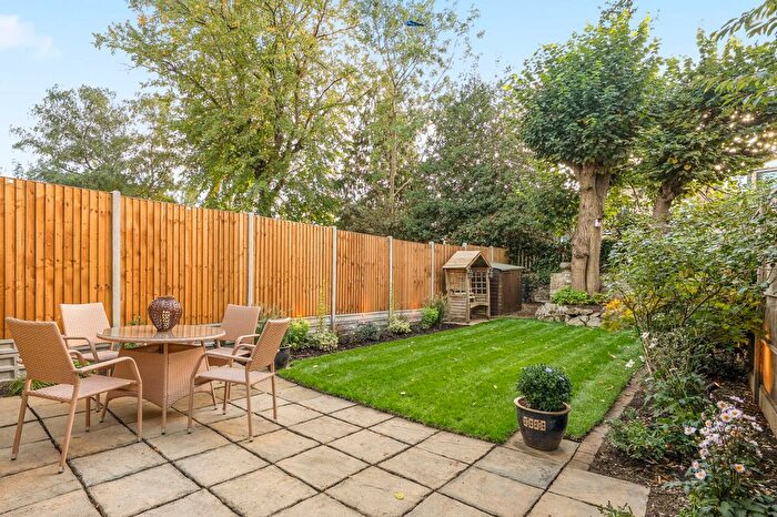 2 Bedroom Flat For Sale In Rocks Lane, Castelnau, SW13