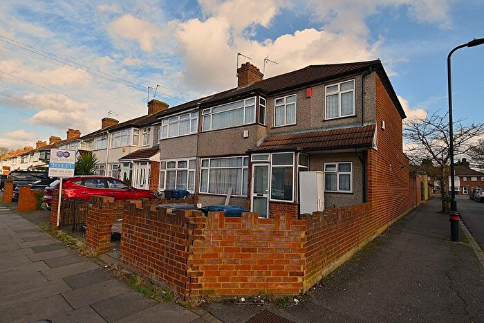 5 Bedroom End Terrace House To Rent In Southall, UB1