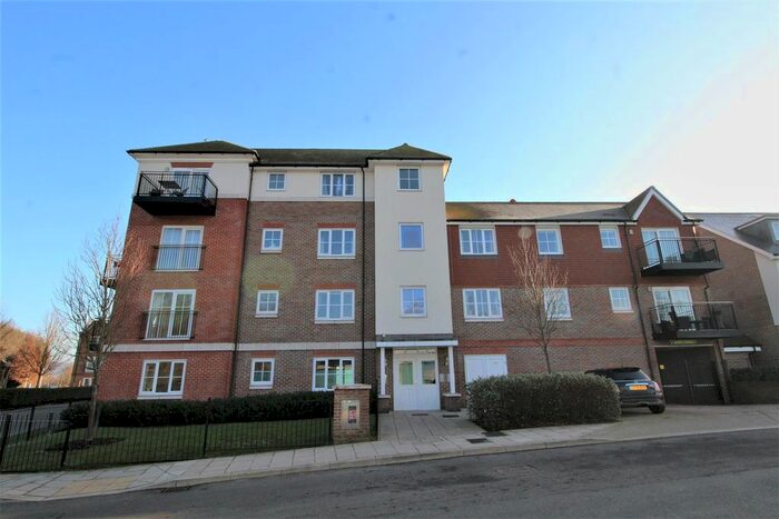 2 Bedroom Flat To Rent In Baxley Court, Dunton Green, Sevenoaks TN14