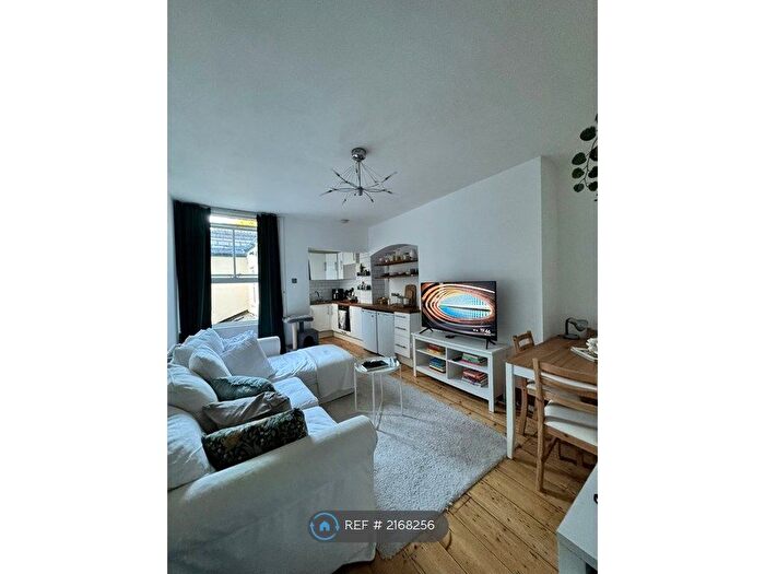 1 Bedroom Flat To Rent In Waldegrave Road, Teddington, TW11