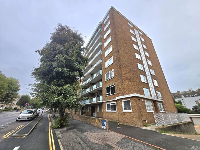2 Bedroom Flat To Rent In The Drive, BN3