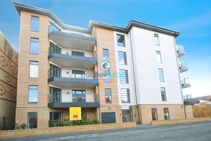 1 Bedroom Flat To Rent In Blake House, Bishops Road, Slough, SL1