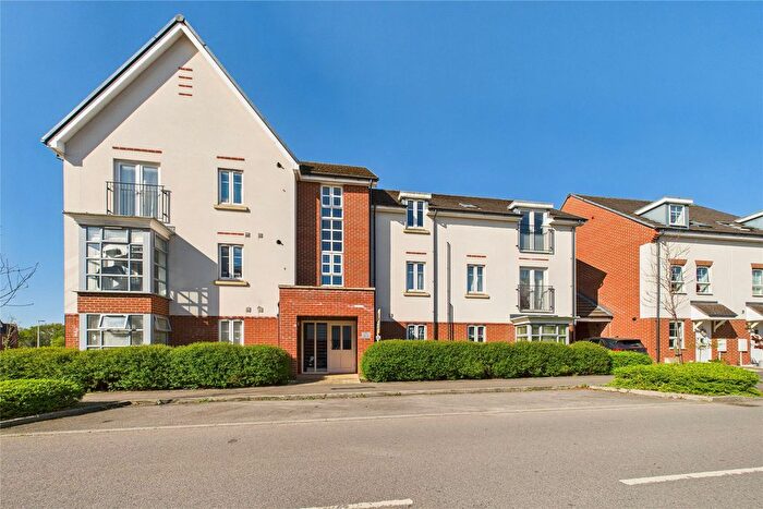 2 Bedroom Flat For Sale In Whitlock Avenue, Wokingham, Berkshire, RG40
