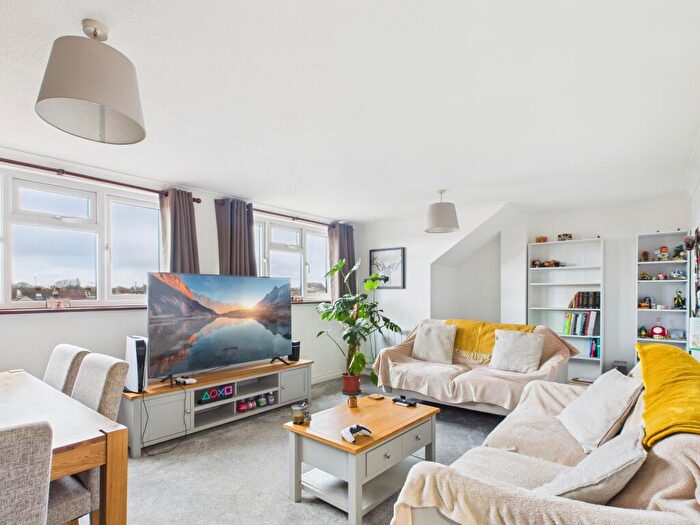 2 Bedroom Flat To Rent In Stamshaw Court, Stamshaw Road, PO2