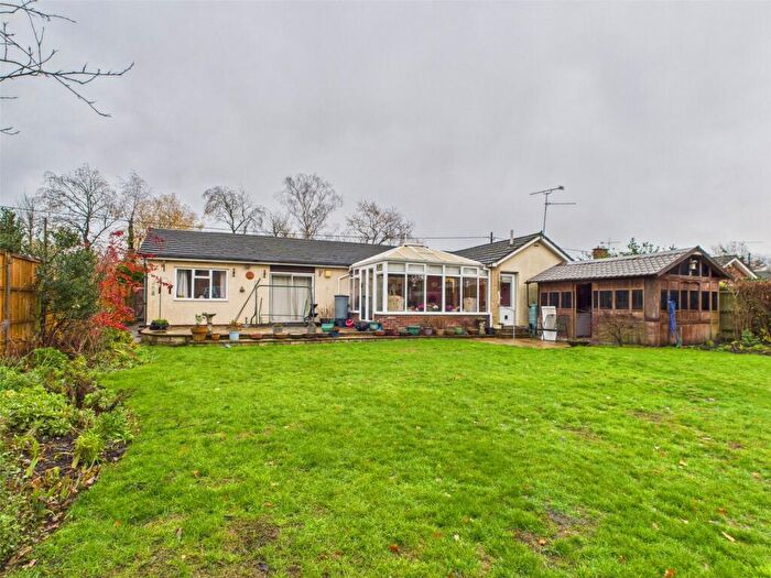 3 Bedroom Bungalow For Sale In Pelican Road, Pamber Heath, Tadley, Hampshire, RG26