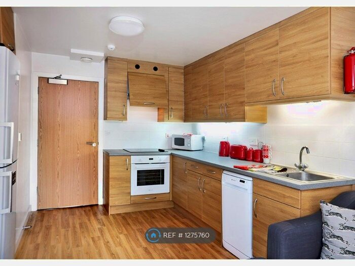 4 Bedroom Flat To Rent In Fieldings Lodge, Winchester SO22