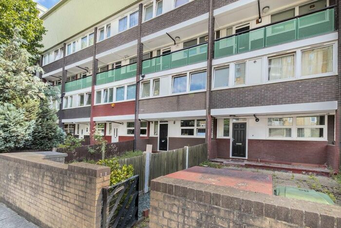 4 Bedroom Flat To Rent In St. Helena Road, London, SE16