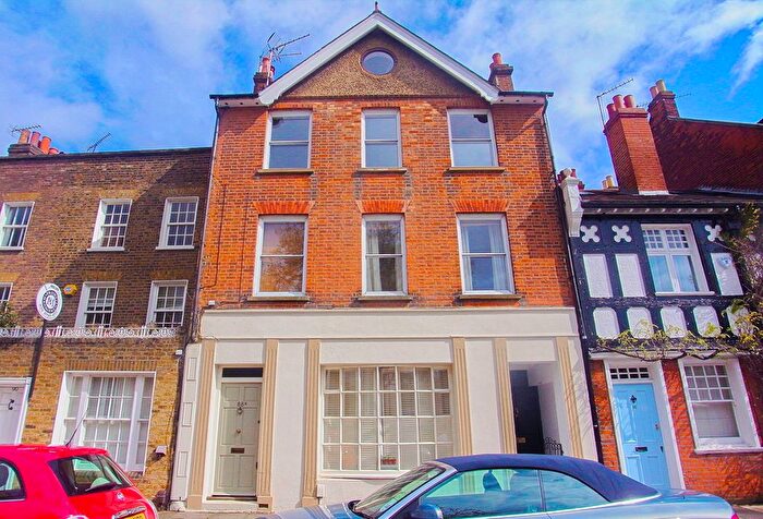 2 Bedroom Flat To Rent In Kew Green, Richmond, TW9