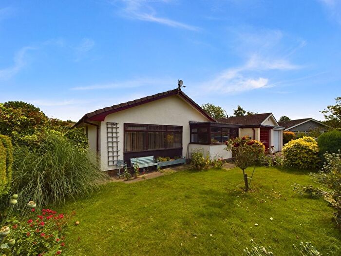 3 Bedroom Detached Bungalow For Sale In Mount Park, Riccall, YO19