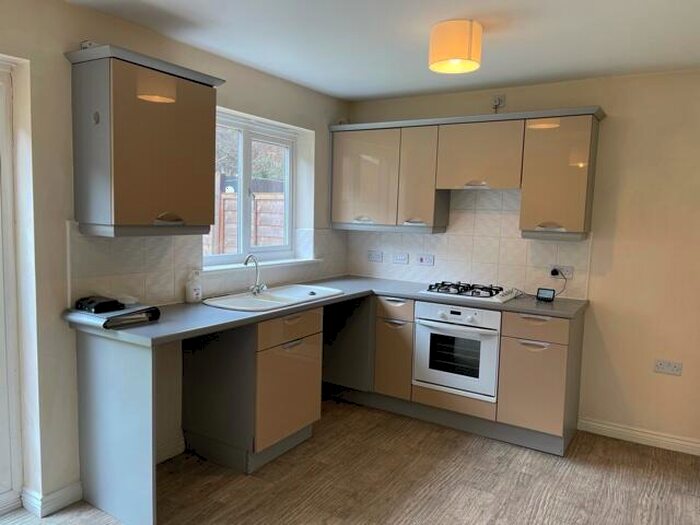 3 Bedroom House To Rent In Millrise Road, Mansfield, NG18