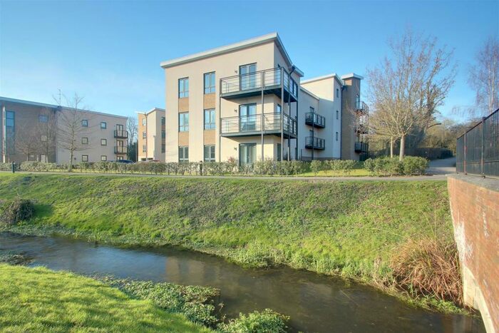 2 Bedroom Apartment To Rent In Birtchnell Close, Berkhamsted, HP4