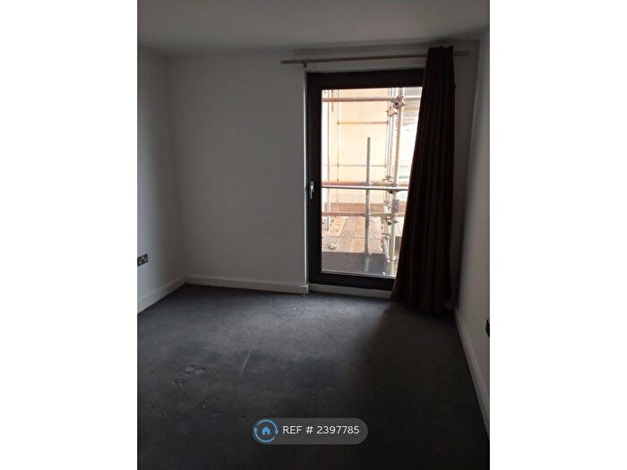 Studio To Rent In High Street, Slough, SL1