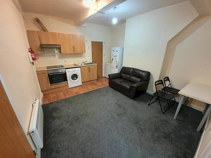 2 Bedroom Flat To Rent In West Luton Place, Adamsdown, Cardiff, CF24