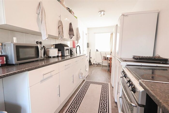 4 Bedroom Semi Detached House To Rent In Burnsall Grove, Coventry, CV5