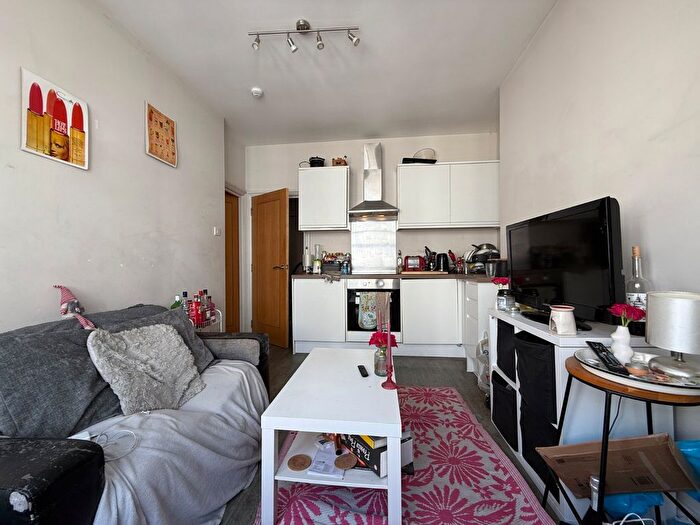 3 Bedroom Flat To Rent In Lansdowne Street, Hove, BN3