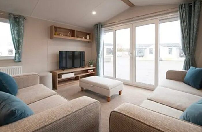2 Bedroom Mobile/park Home For Sale In Polperro Road, Looe, PL13