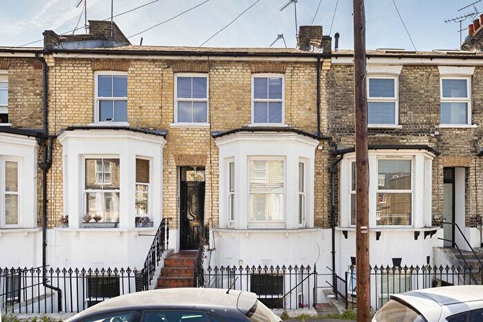 3 Bedroom Flat To Rent In Coombe Road, Chiswick, W4