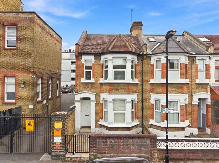 2 Bedroom End Of Terrace House For Sale In Adelaide Road, Leyton, E10