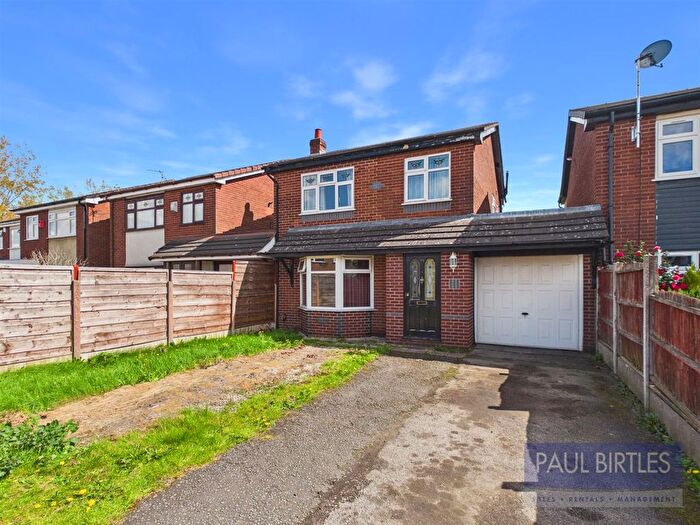 3 Bedroom Detached House For Sale In Stott Drive, Flixton, Trafford, M41