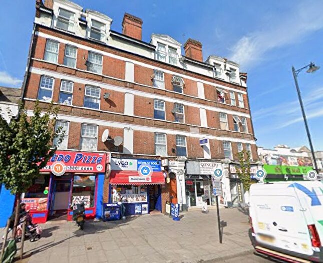 2 Bedroom Flat To Rent In High Road, London, N17