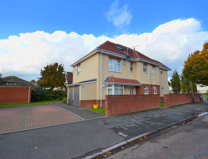 2 Bedroom Flat To Rent In Castle Lane West, Bournemouth, BH8