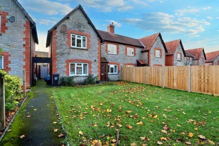 3 Bedroom House To Rent In Merriman Gardens, Street, BA16