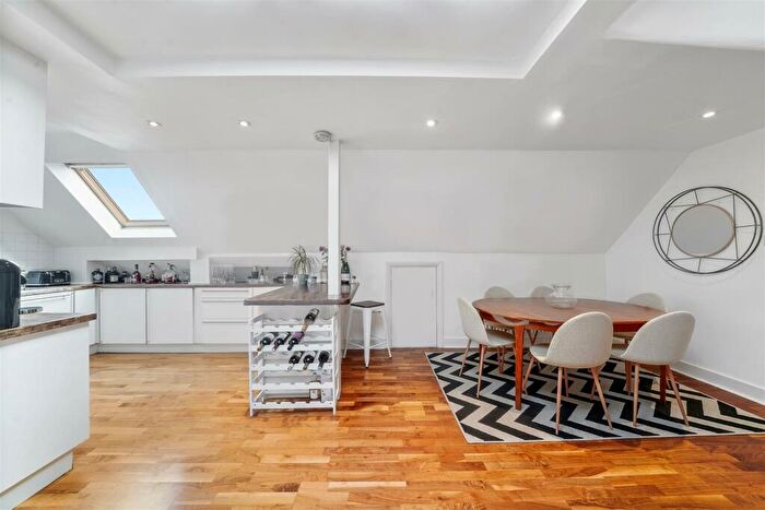 2 Bedroom Flat For Sale In Dartmouth Road, London, NW2