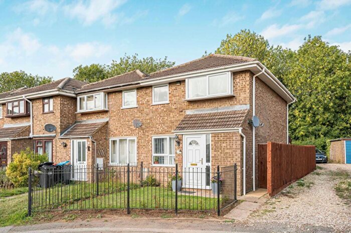 3 Bedroom Semi-Detached House For Sale In Elmhurst Close, Milton Keynes, MK4