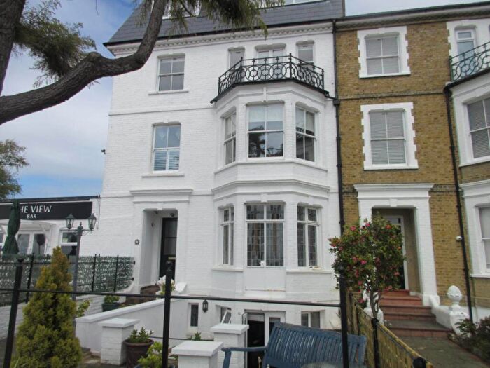 2 Bedroom Flat To Rent In Clifftown Parade, Southend On Sea, SS1