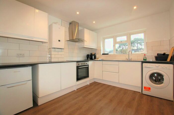 2 Bedroom Maisonette To Rent In Meadow Road, Bromley, BR2