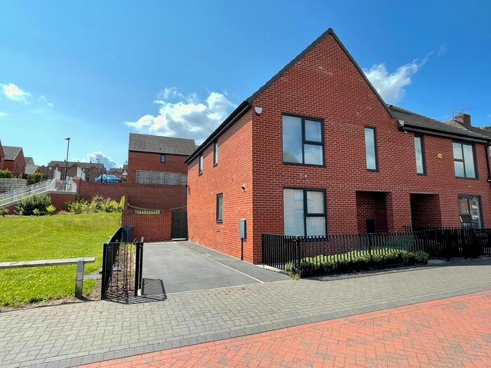 3 Bedroom Semi-Detached House To Rent In Stonecliffe Road, Sheffield, S2